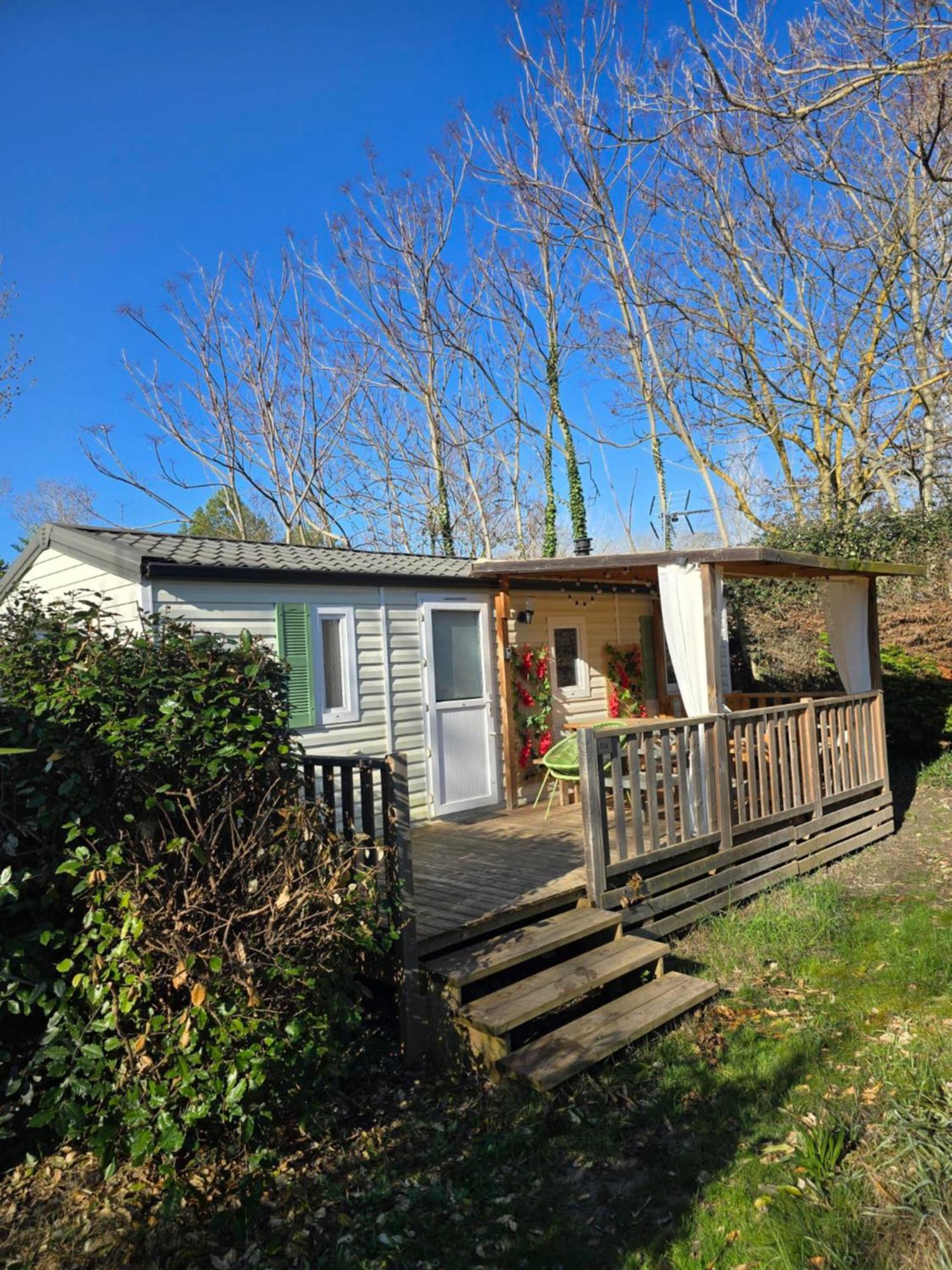Camping Domaine Des Iscles La Roque-d'Antheron Exteriér fotografie